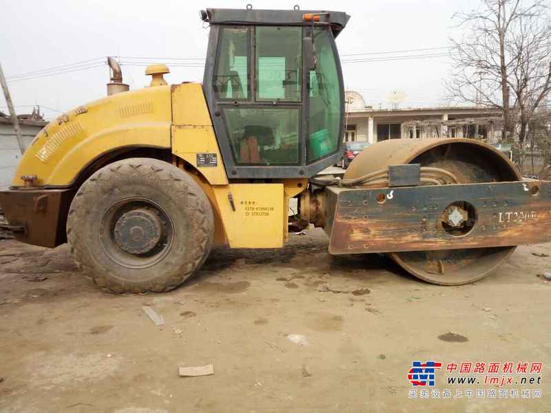 河北出售转让二手10000小时2007年洛阳路通LT220B单钢轮压路机