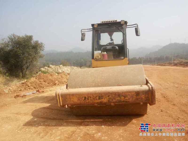 江西出售转让二手4000小时2010年龙工LG520A单钢轮压路机