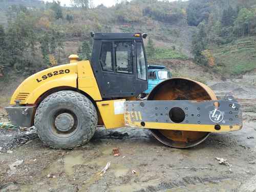陕西出售转让二手6000小时2010年洛建LSS220单钢轮压路机