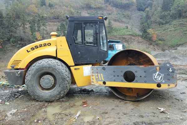 陕西出售转让二手6000小时2010年洛建LSS220单钢轮压路机