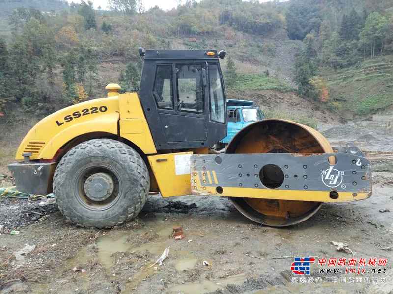 陕西出售转让二手6000小时2010年洛建LSS220单钢轮压路机