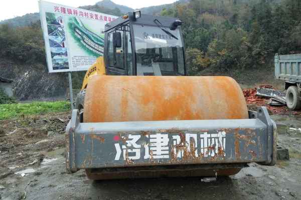 陕西出售转让二手6000小时2010年洛建LSS220单钢轮压路机