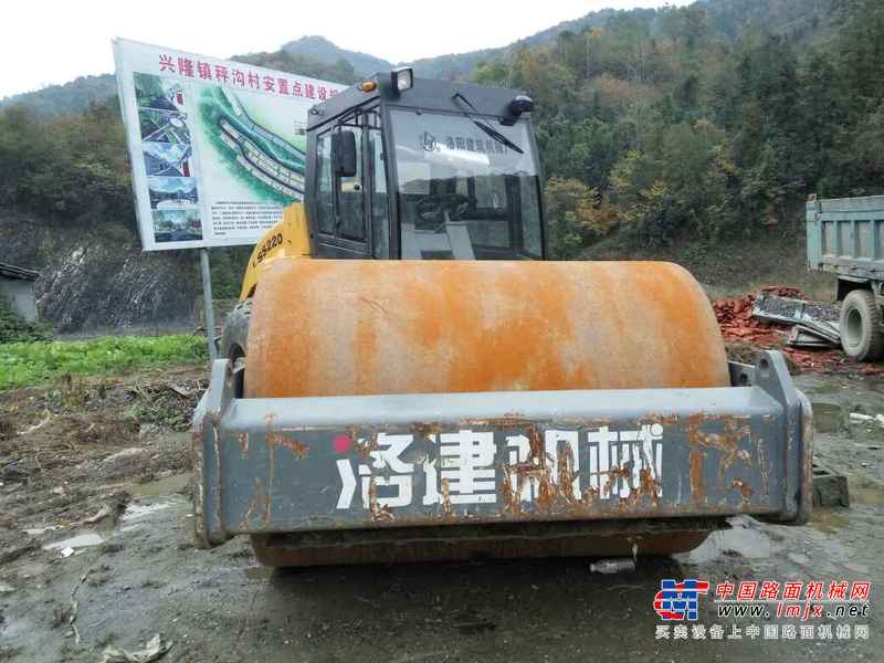 陕西出售转让二手6000小时2010年洛建LSS220单钢轮压路机