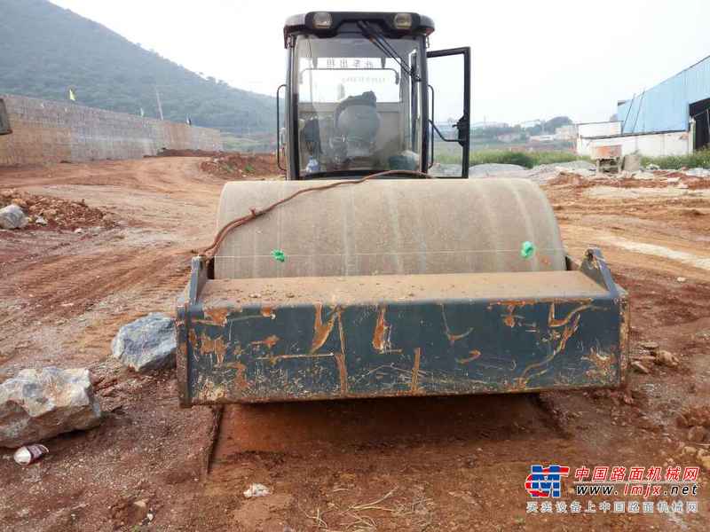 云南出售转让二手3000小时2009年洛阳路通LT322S单钢轮压路机