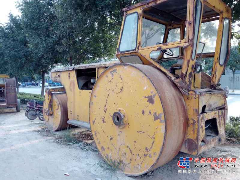 山西出售转让二手8900小时2003年洛阳路通YZ18F三轮压路机