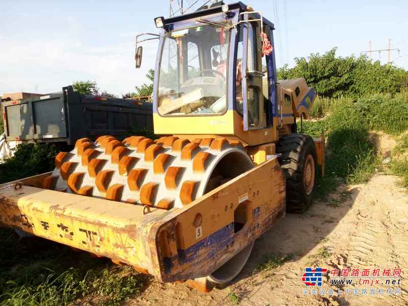 陕西出售转让二手4000小时2008年龙工QX520单钢轮压路机