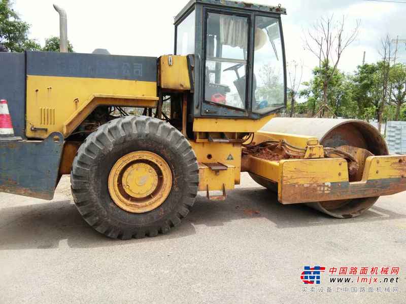 江西出售转让二手6800小时2006年厦工三明XG6224M轮胎压路机