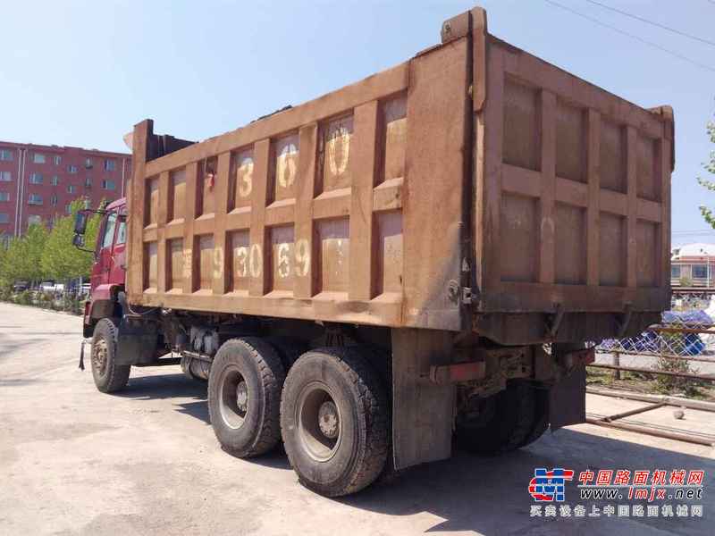 内蒙古出售转让二手2010年中国重汽豪沃ZZ3257M2941自卸车