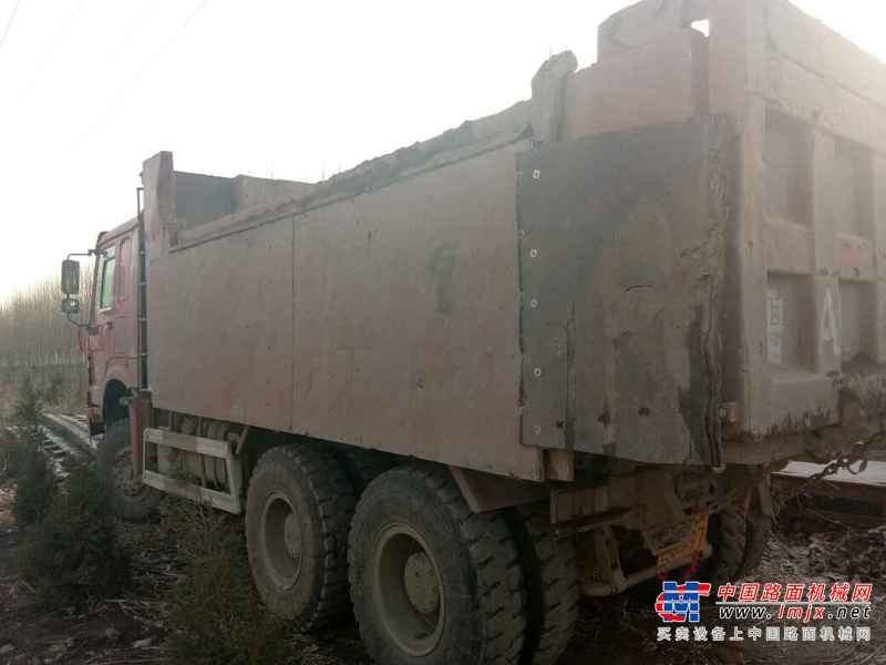 山东出售转让二手2015年中国重汽豪沃ZZ3257M2941自卸车