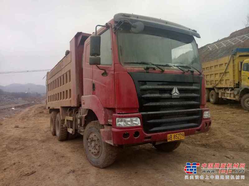 贵州出售转让二手2011年中国重汽豪沃ZZ3257N5247自卸车