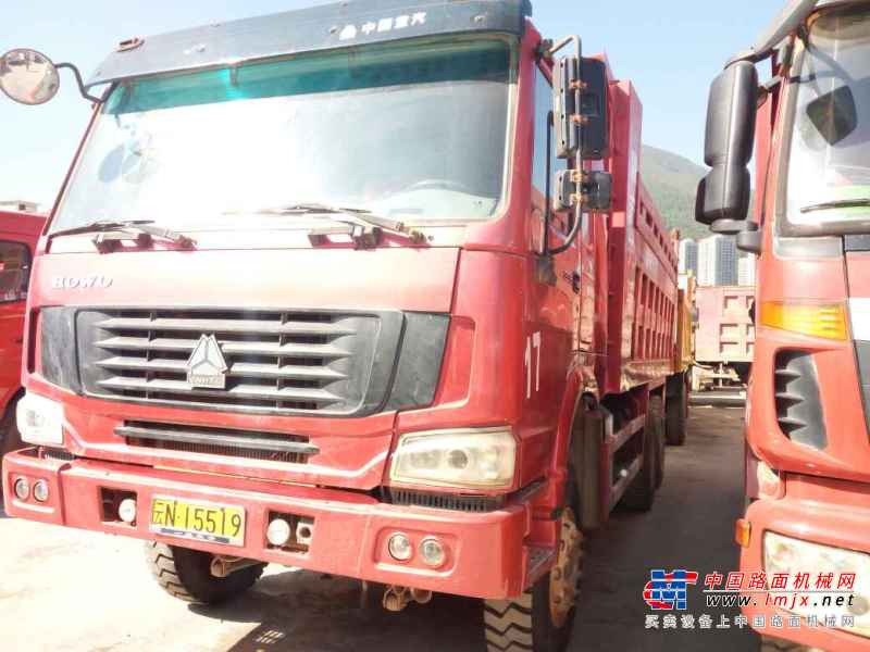 云南出售转让二手2014年中国重汽ZZ3317N4267C1自卸车