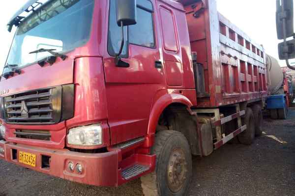 云南出售转让二手2011年中国重汽豪沃ZZ3257N3847D1自卸车