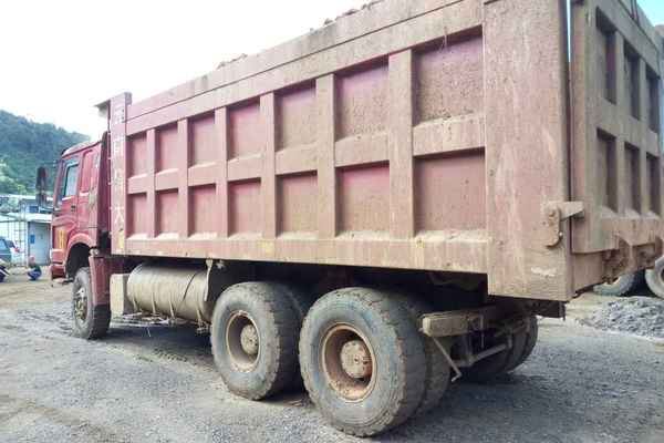 云南出售转让二手2013年中国重汽豪泺ZZ3257N3847C自卸车