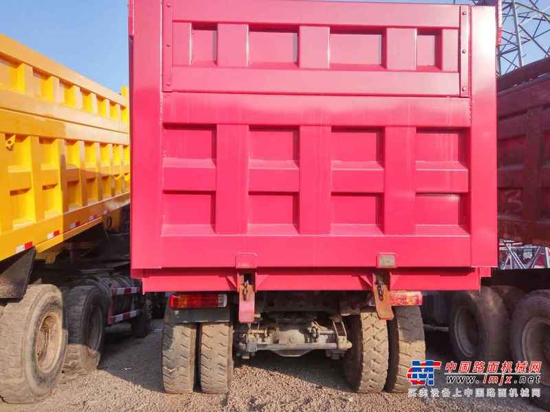 云南出售转让二手2014年中国重汽豪沃ZZ3257N3847D1N7WA自卸车
