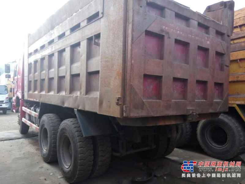 云南出售转让二手2014年中国重汽豪沃ZZ3257N3847D1自卸车