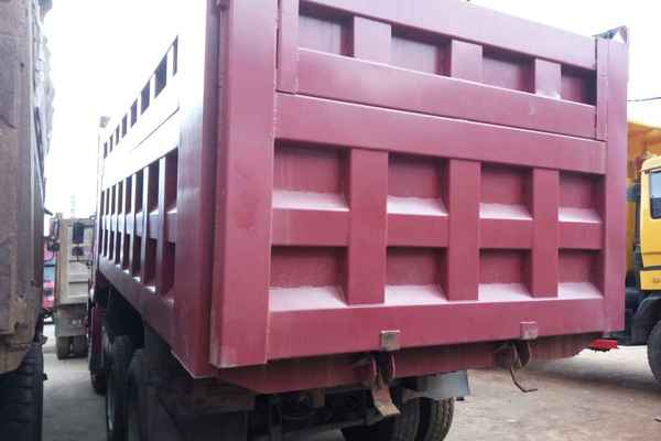 云南出售转让二手2012年中国重汽豪沃ZZ3257N3847D1N7WA自卸车