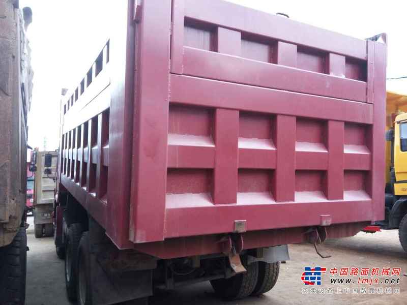 云南出售转让二手2012年中国重汽豪沃ZZ3257N3847D1N7WA自卸车