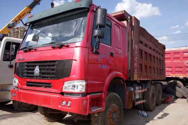 云南出售转让二手2013年中国重汽豪沃ZZ3257M2941自卸车