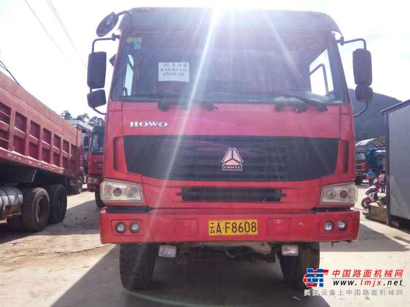 云南出售转让二手2014年中国重汽豪沃ZZ3257M2941自卸车