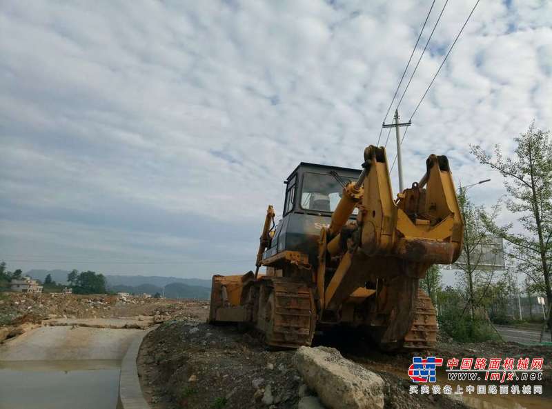 贵州出售转让二手6500小时2010年山推SD32推土机