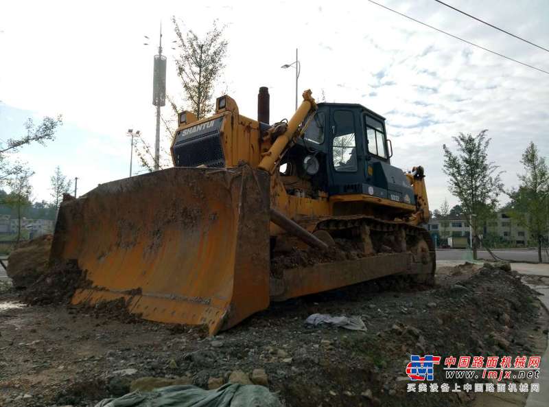 贵州出售转让二手6500小时2010年山推SD32推土机