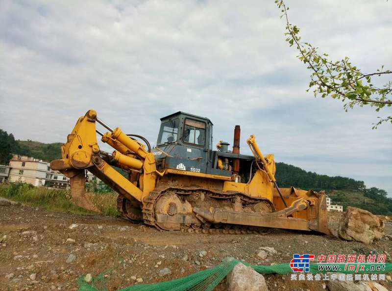 贵州出售转让二手6500小时2010年山推SD32推土机