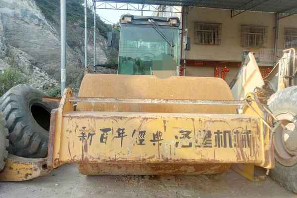 广西出售转让二手3200小时2013年洛建LSS218A单钢轮压路机