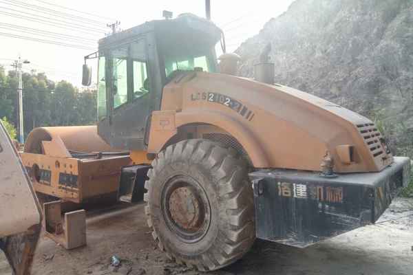 广西出售转让二手3200小时2013年洛建LSS218A单钢轮压路机