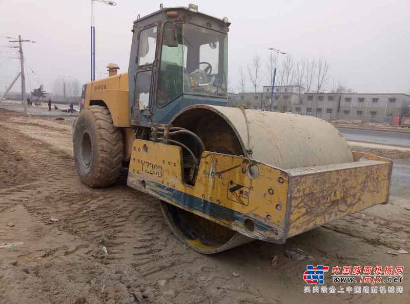 河南出售转让二手4500小时2010年洛阳路通YZ20F单钢轮压路机