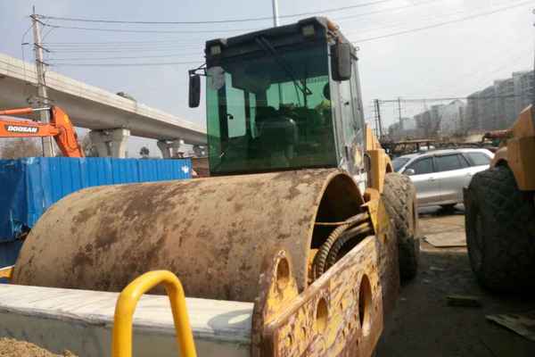 四川出售转让二手2000小时2011年洛建LSS2101单钢轮压路机