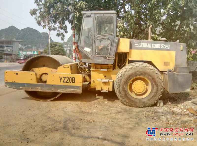 广西出售转让二手2300小时2005年厦工三明YZ18B单钢轮压路机
