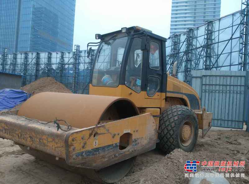 陕西出售转让二手4500小时2010年龙工LG522A单钢轮压路机