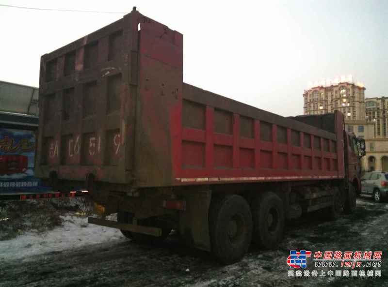吉林出售转让二手2010年中国重汽豪沃ZZ3257N5247自卸车