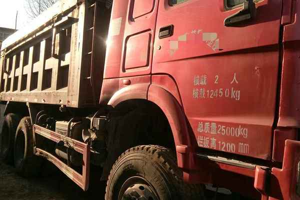 山东出售转让二手2011年中国重汽金王子ZZ3161M4711C1自卸车