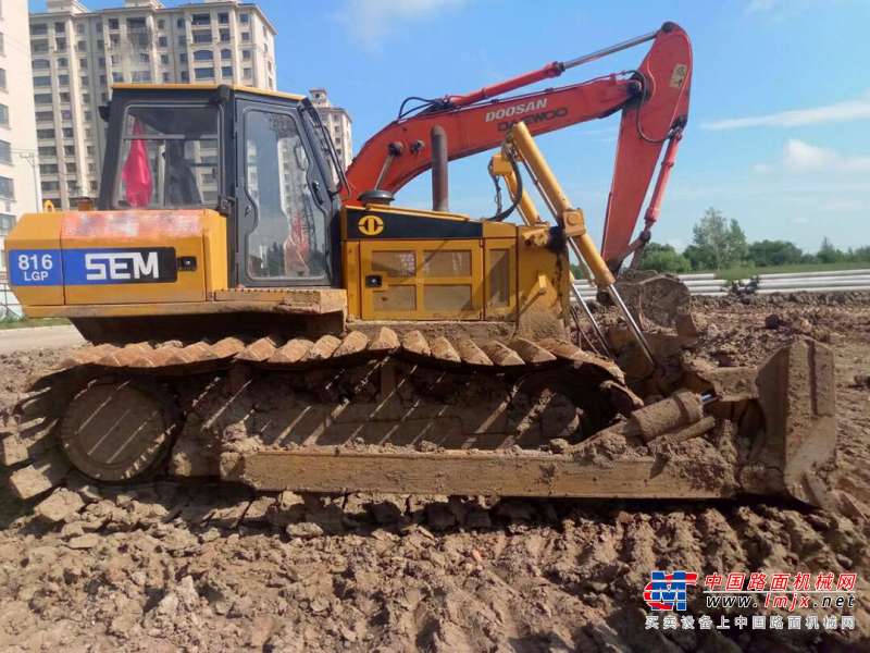 黑龙江出售转让二手2000小时2014年山工SEM816推土机