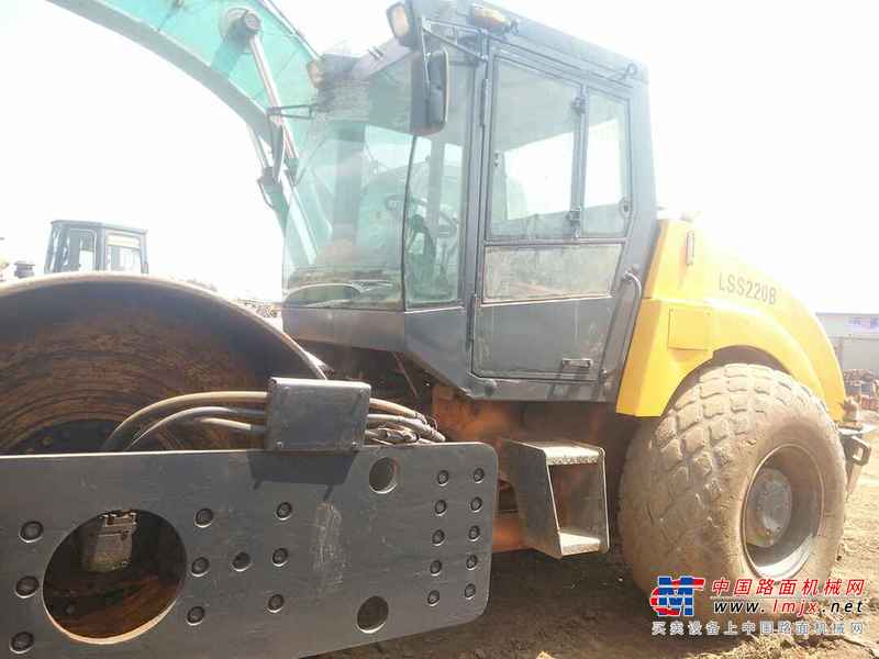 云南出售转让二手18362小时2005年洛建LSS220单钢轮压路机