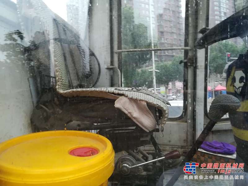 辽宁出售转让二手8000小时2007年洛建YZ18B单钢轮压路机