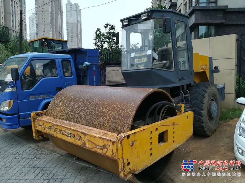 辽宁出售转让二手8000小时2007年洛建YZ18B单钢轮压路机