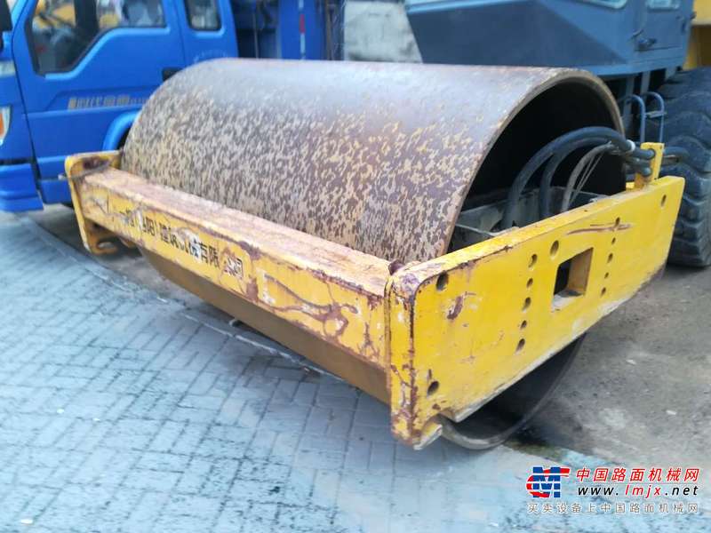 辽宁出售转让二手8000小时2007年洛建YZ18B单钢轮压路机