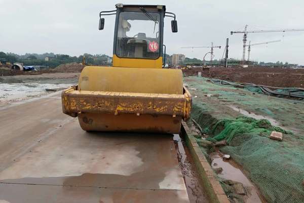 四川出售转让二手3689小时2011年龙工LG520B单钢轮压路机