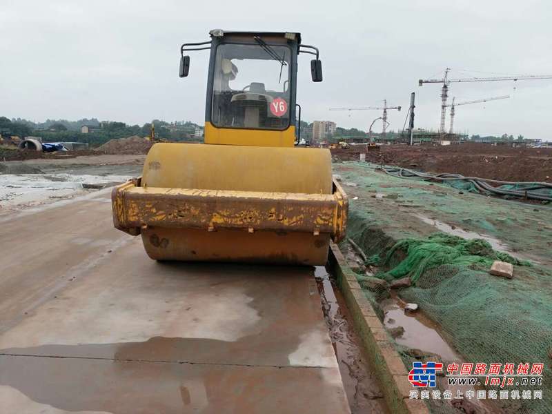 四川出售转让二手3689小时2011年龙工LG520B单钢轮压路机