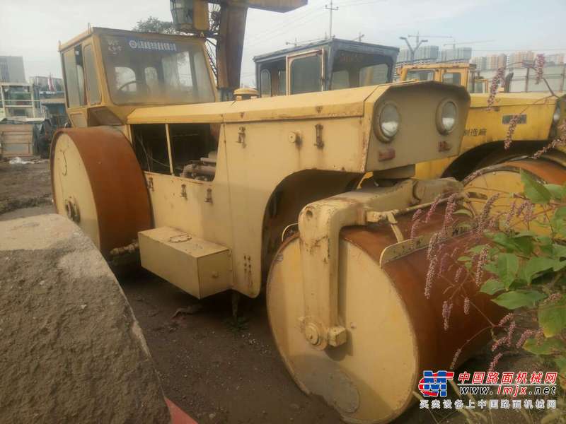 山西出售转让二手8000小时2005年洛建3Y18X21三轮压路机