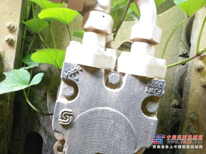 云南出售转让二手1689小时2015年徐工XS263J单钢轮压路机