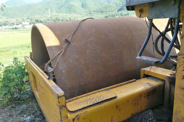 云南出售转让二手9526小时2005年洛建YZ18B单钢轮压路机