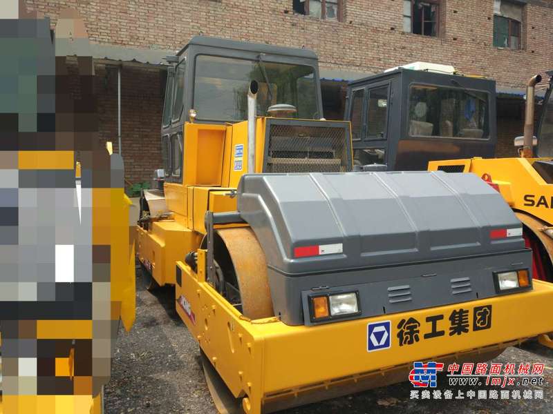 陕西出售转让二手4900小时2010年徐工XS122双钢轮压路机