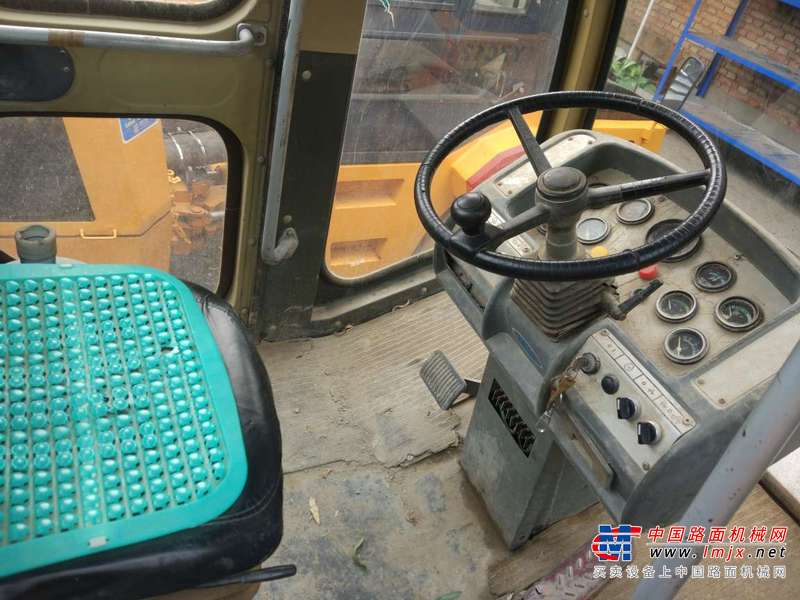 陕西出售转让二手4560小时2011年龙工LG520A单钢轮压路机