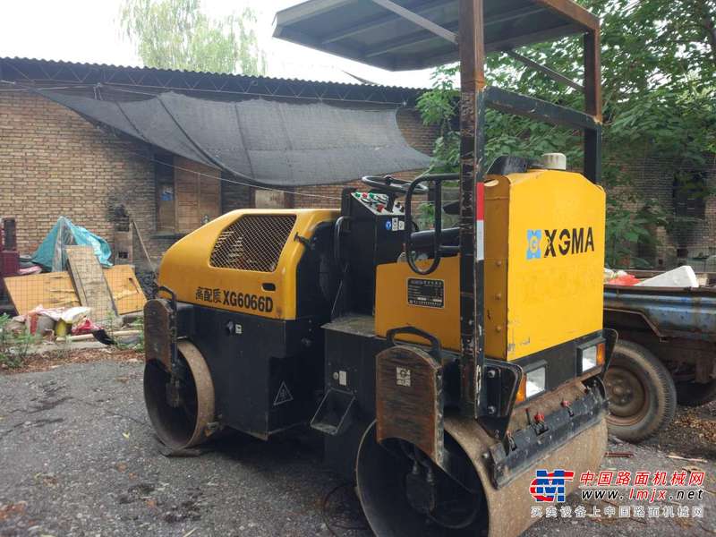 陕西出售转让二手2000小时2015年厦工XG6033D双钢轮压路机