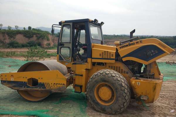 陕西出售转让二手5800小时2011年龙工LG520B单钢轮压路机