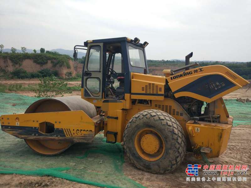 陕西出售转让二手5800小时2011年龙工LG520B单钢轮压路机