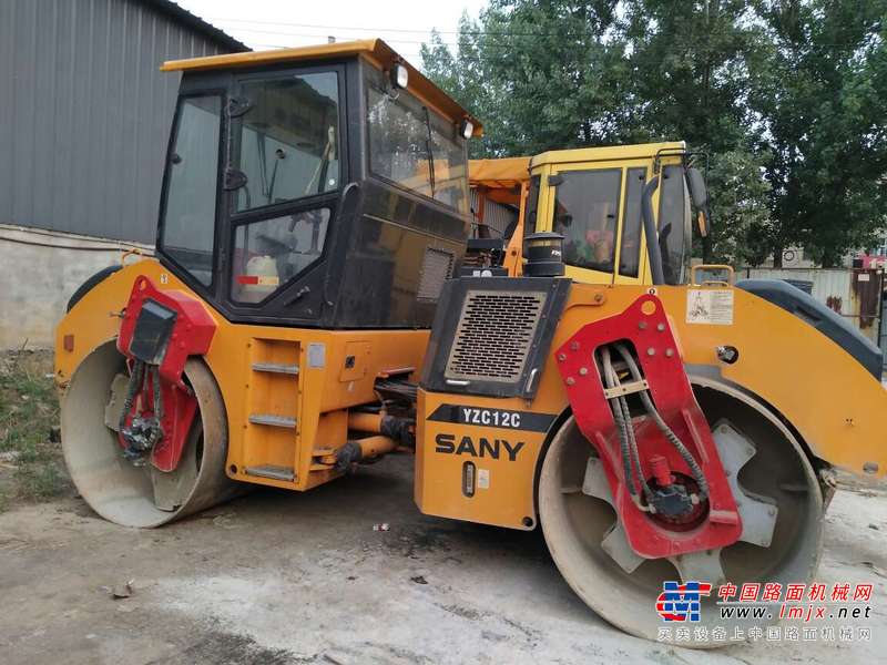 河南出售转让二手2200小时2011年三一重工YZC12双钢轮压路机